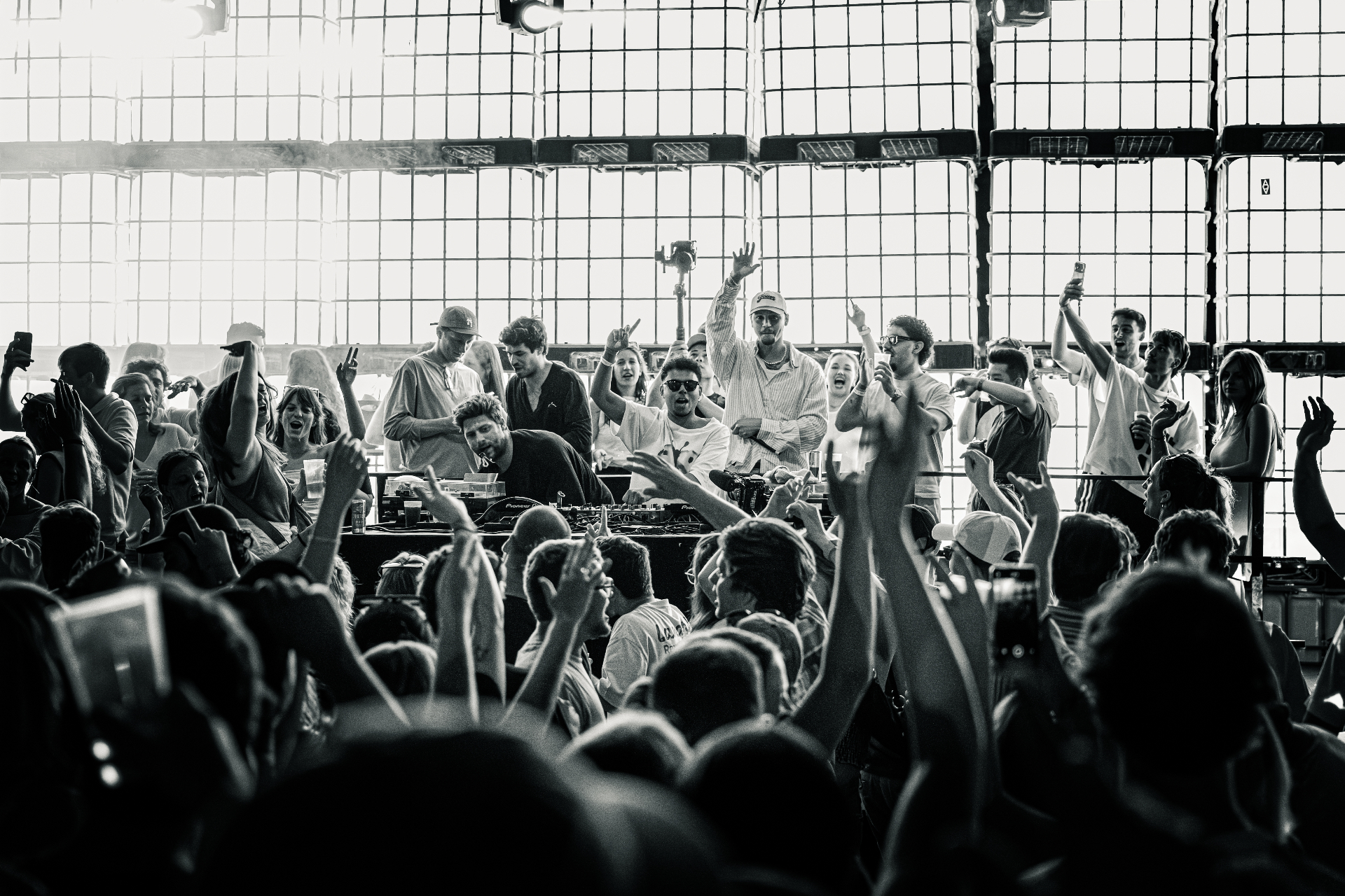 DJ set with crowd cheering — Joran Verstraete photography