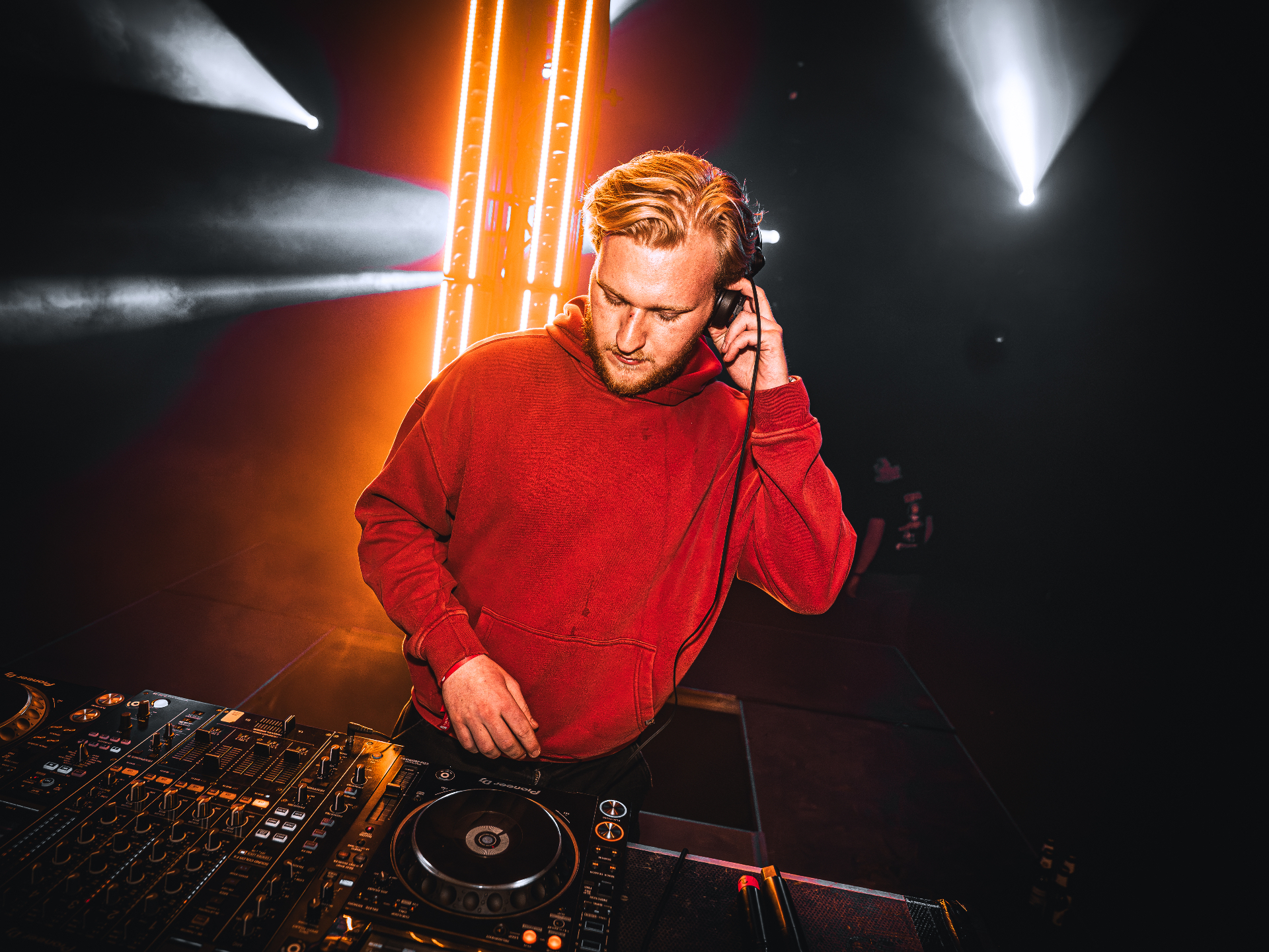 DJ Mau